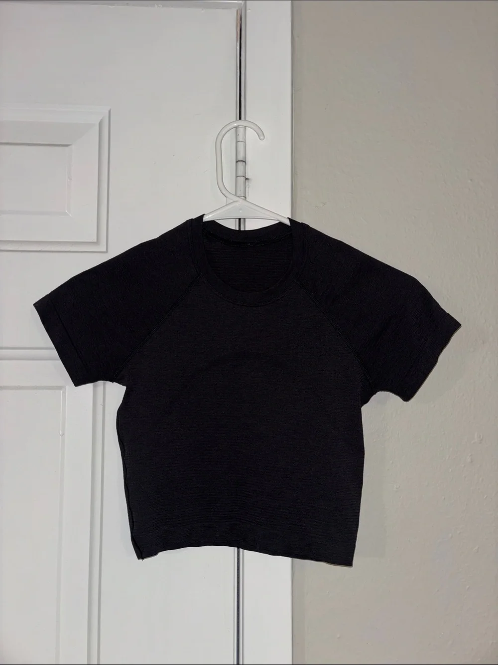lululemon Swiftly Tech Cropped Short-Sleeve Shirt 2.0 | Black, size 2
